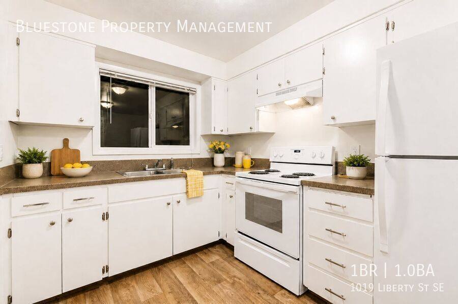 Apartment for rent at 1019 Liberty St SE, Salem, OR 97302