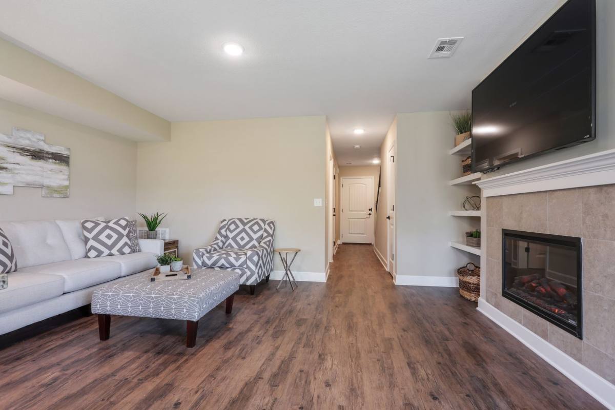 Townhouse for rent at 3-9 NE 93rd St, Kansas City, MO 64155