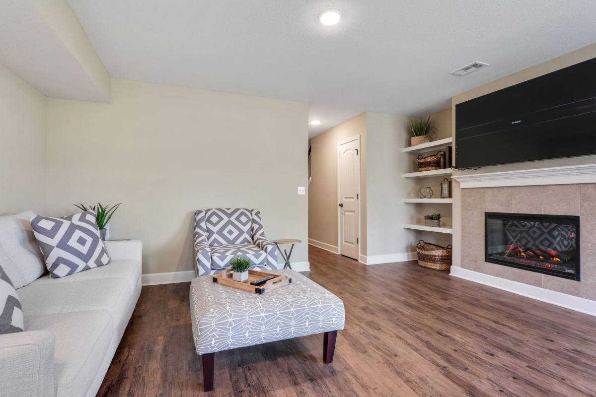 Townhouse for rent at 3-9 NE 93rd St, Kansas City, MO 64155