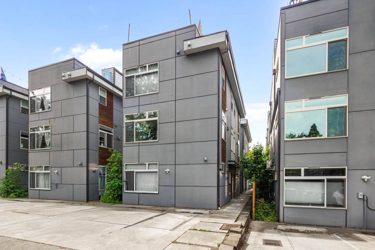 Townhouse for rent at 724A Martin Luther King Jr Way, Seattle, WA 98122