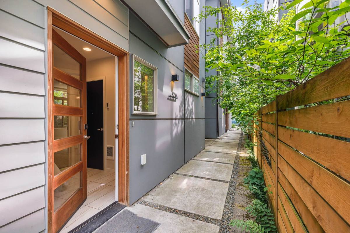 Townhouse for rent at 724A Martin Luther King Jr Way, Seattle, WA 98122