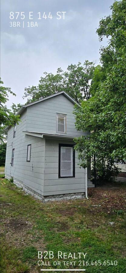 Apartment for rent at 875 E 144 St, Cleveland, OH 44110