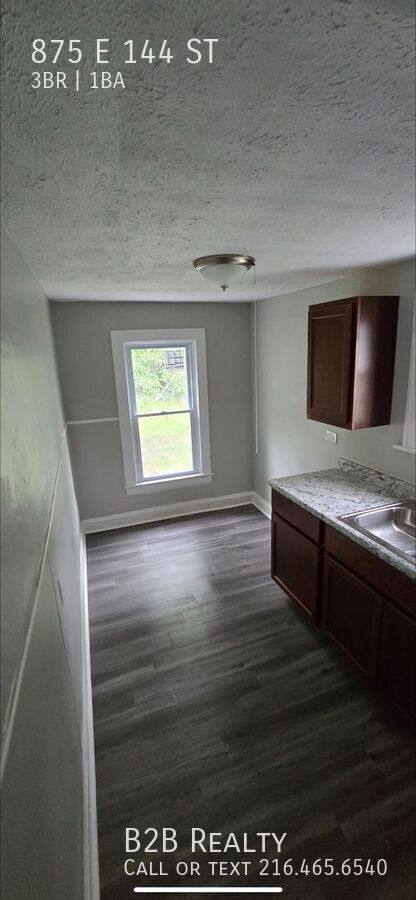 Apartment for rent at 875 E 144 St, Cleveland, OH 44110