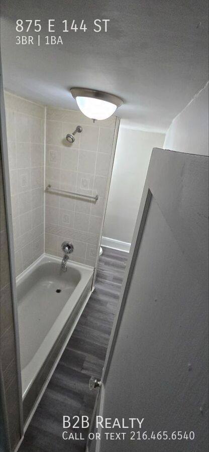 Apartment for rent at 875 E 144 St, Cleveland, OH 44110