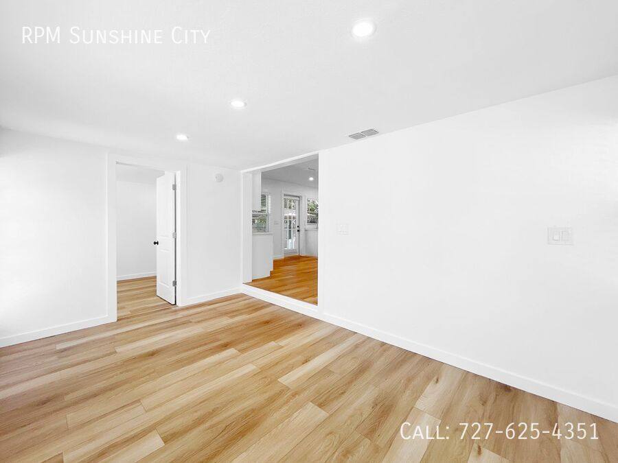 Apartment for rent at 4631 Queensboro Ave S, Saint Petersburg, FL 33711