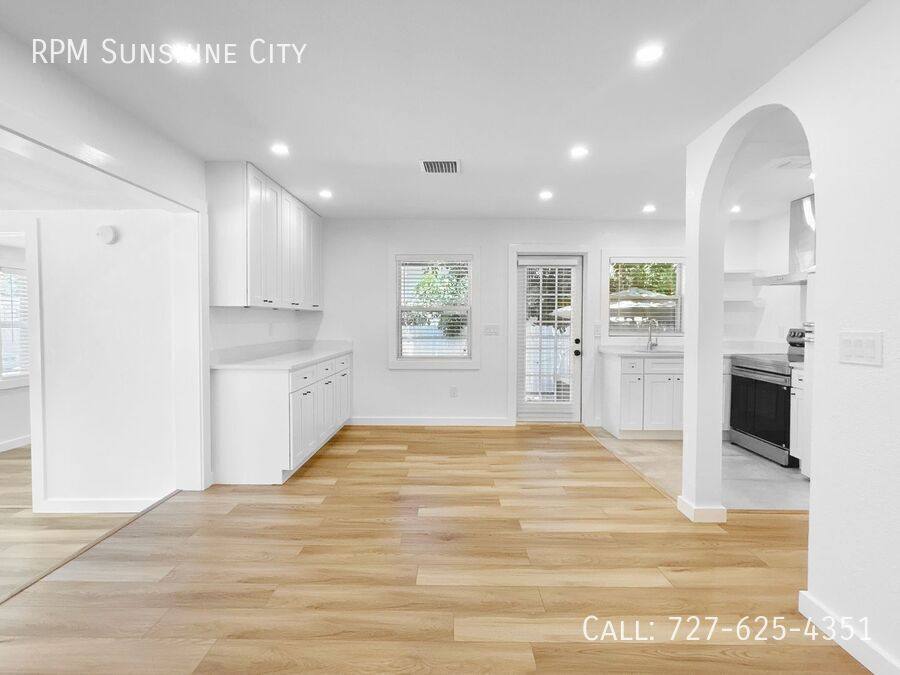 Apartment for rent at 4631 Queensboro Ave S, Saint Petersburg, FL 33711