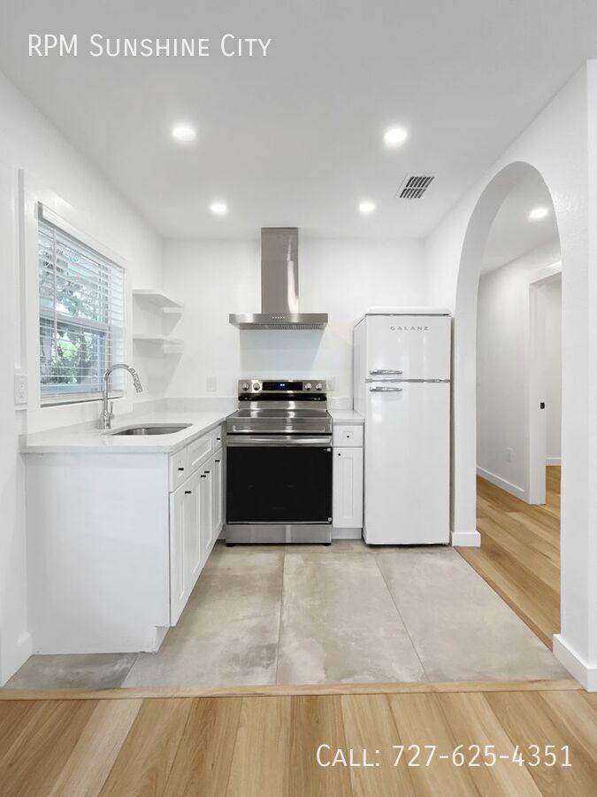 Apartment for rent at 4631 Queensboro Ave S, Saint Petersburg, FL 33711