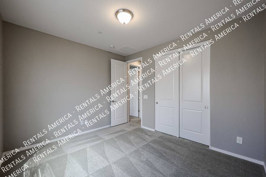Townhouse for rent at 2751 S Balsam Dr, Gilbert, AZ 85295