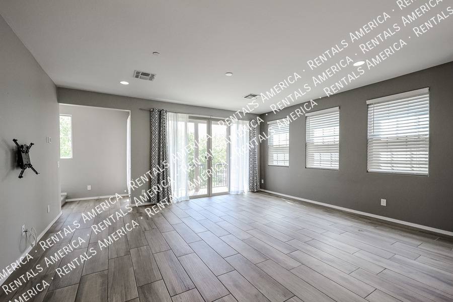Townhouse for rent at 2751 S Balsam Dr, Gilbert, AZ 85295