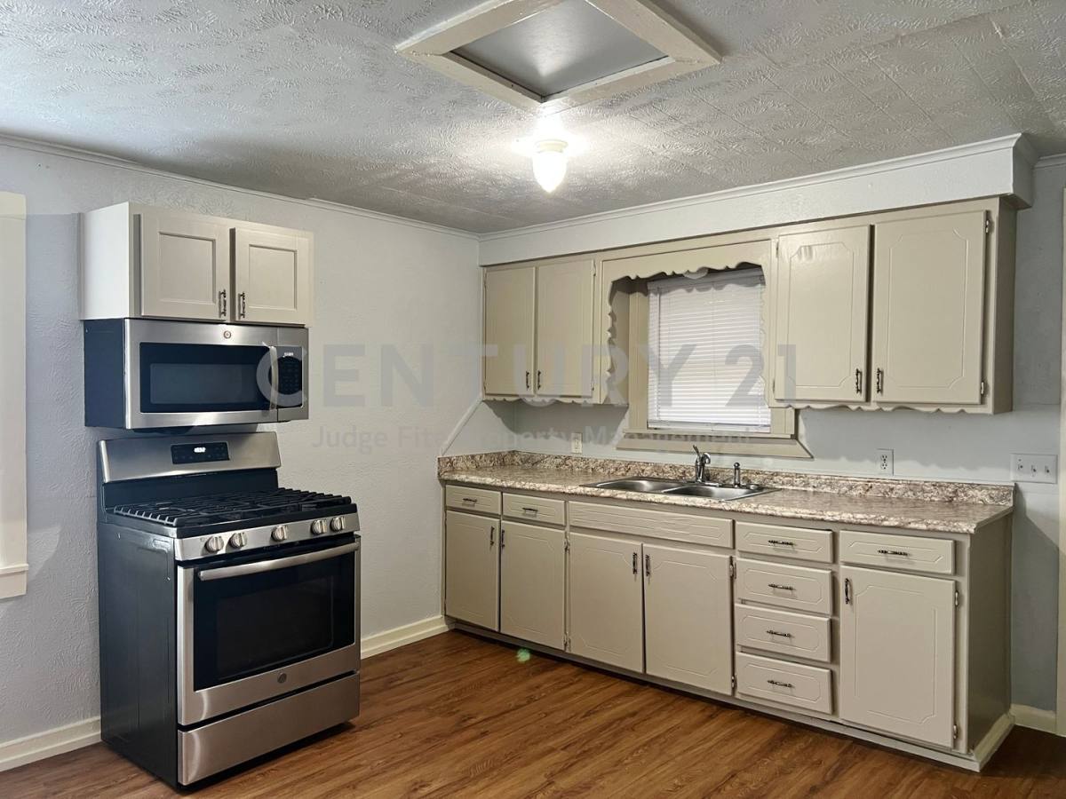 House for rent at 423 Dr Martin Luther King Jr Blvd, Waxahachie, TX 75165