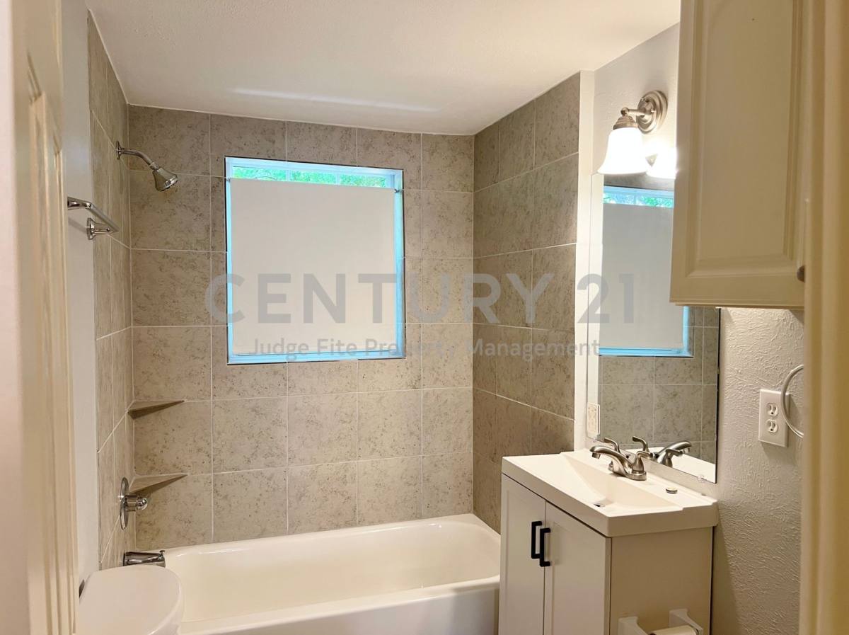 House for rent at 423 Dr Martin Luther King Jr Blvd, Waxahachie, TX 75165