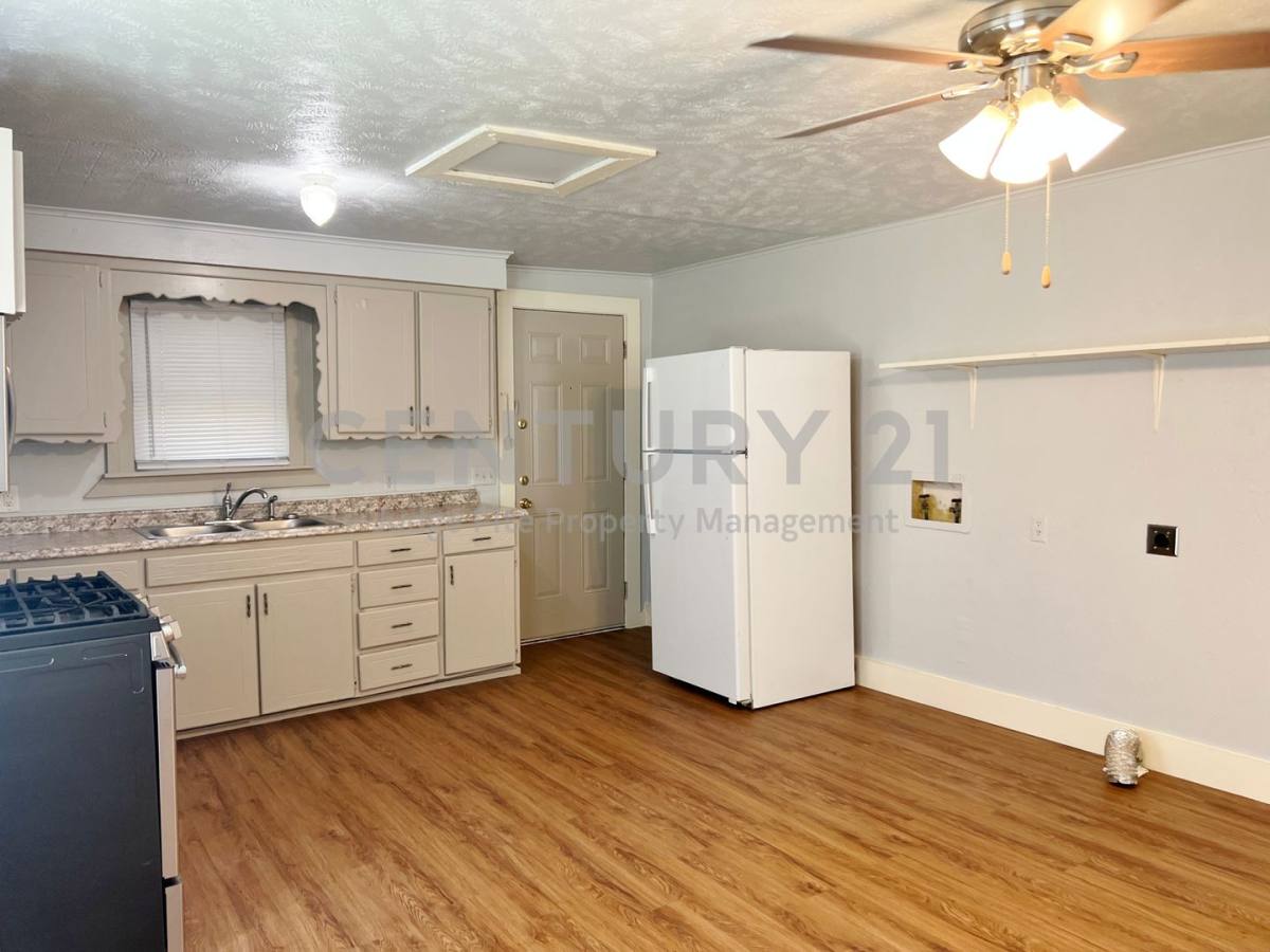 House for rent at 423 Dr Martin Luther King Jr Blvd, Waxahachie, TX 75165