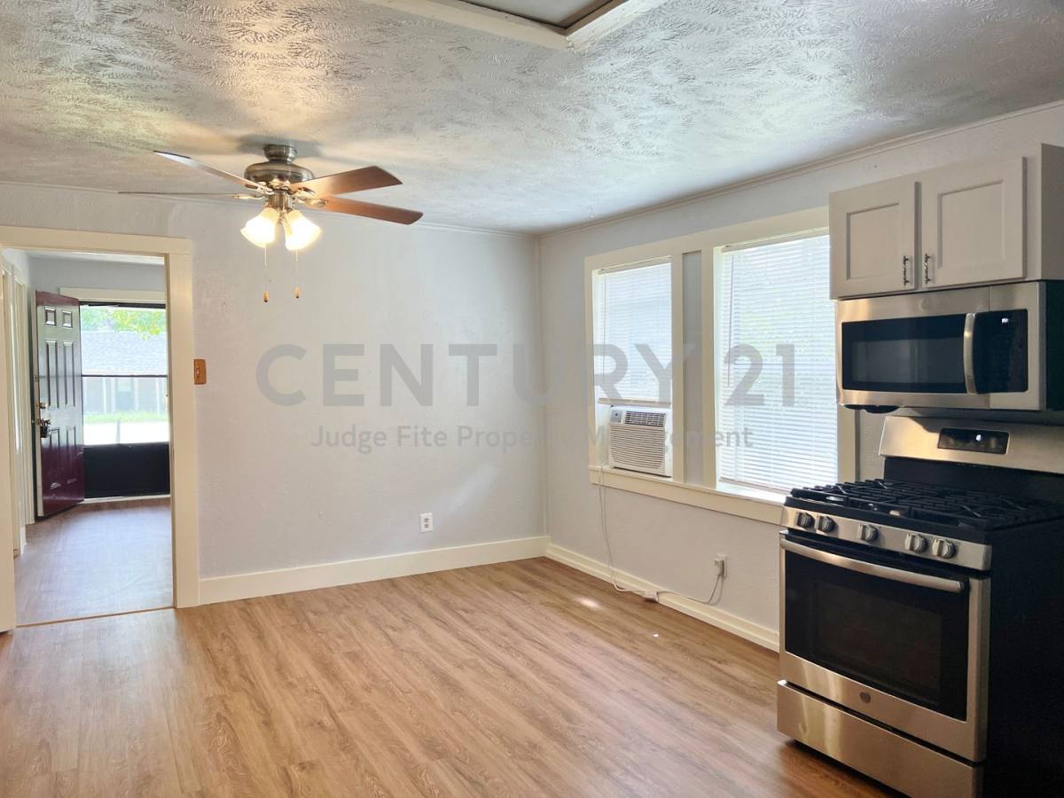 House for rent at 423 Dr Martin Luther King Jr Blvd, Waxahachie, TX 75165