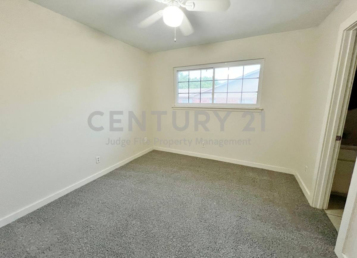 Townhouse for rent at 725 Cain St, Lake Dallas, TX 75065