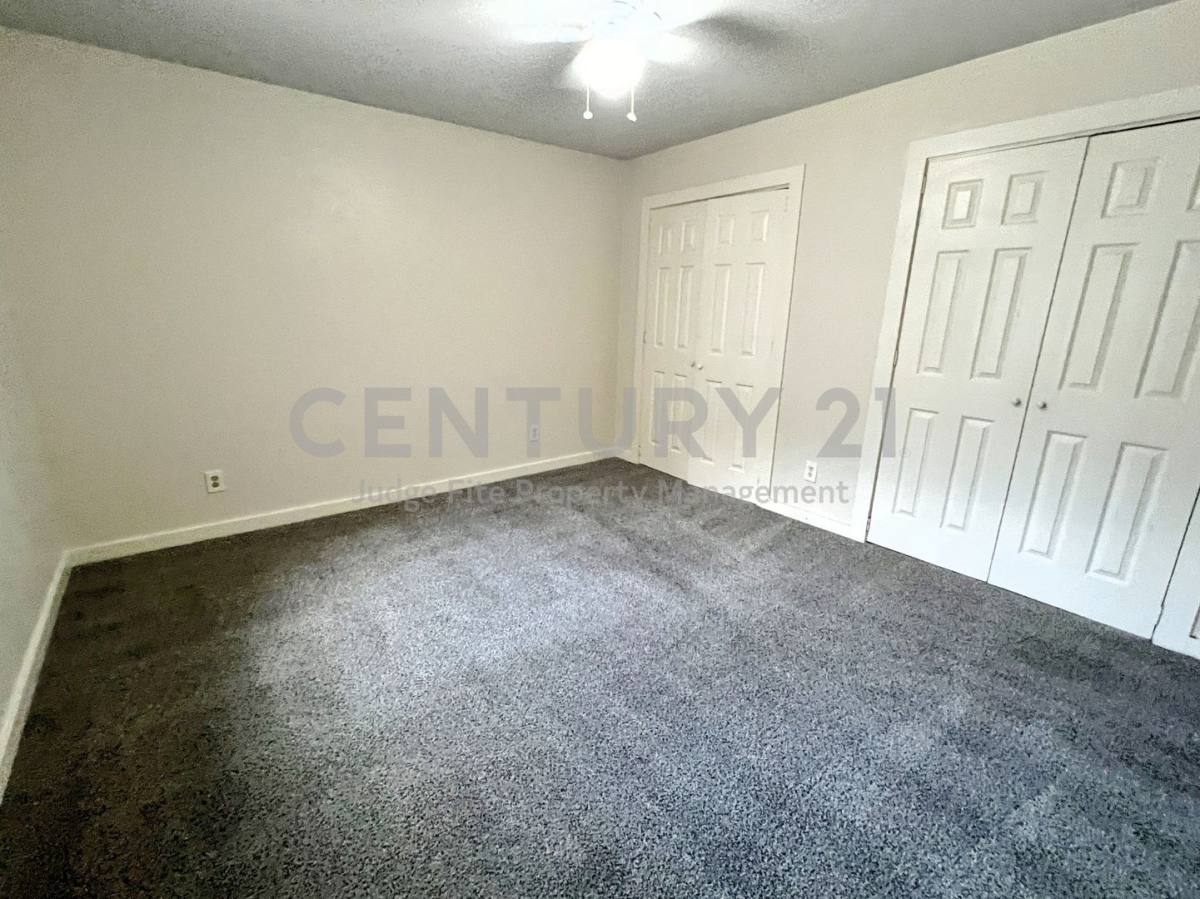 Townhouse for rent at 725 Cain St, Lake Dallas, TX 75065