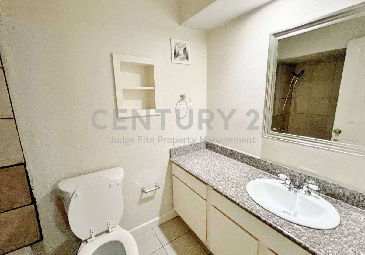 Townhouse for rent at 725 Cain St, Lake Dallas, TX 75065
