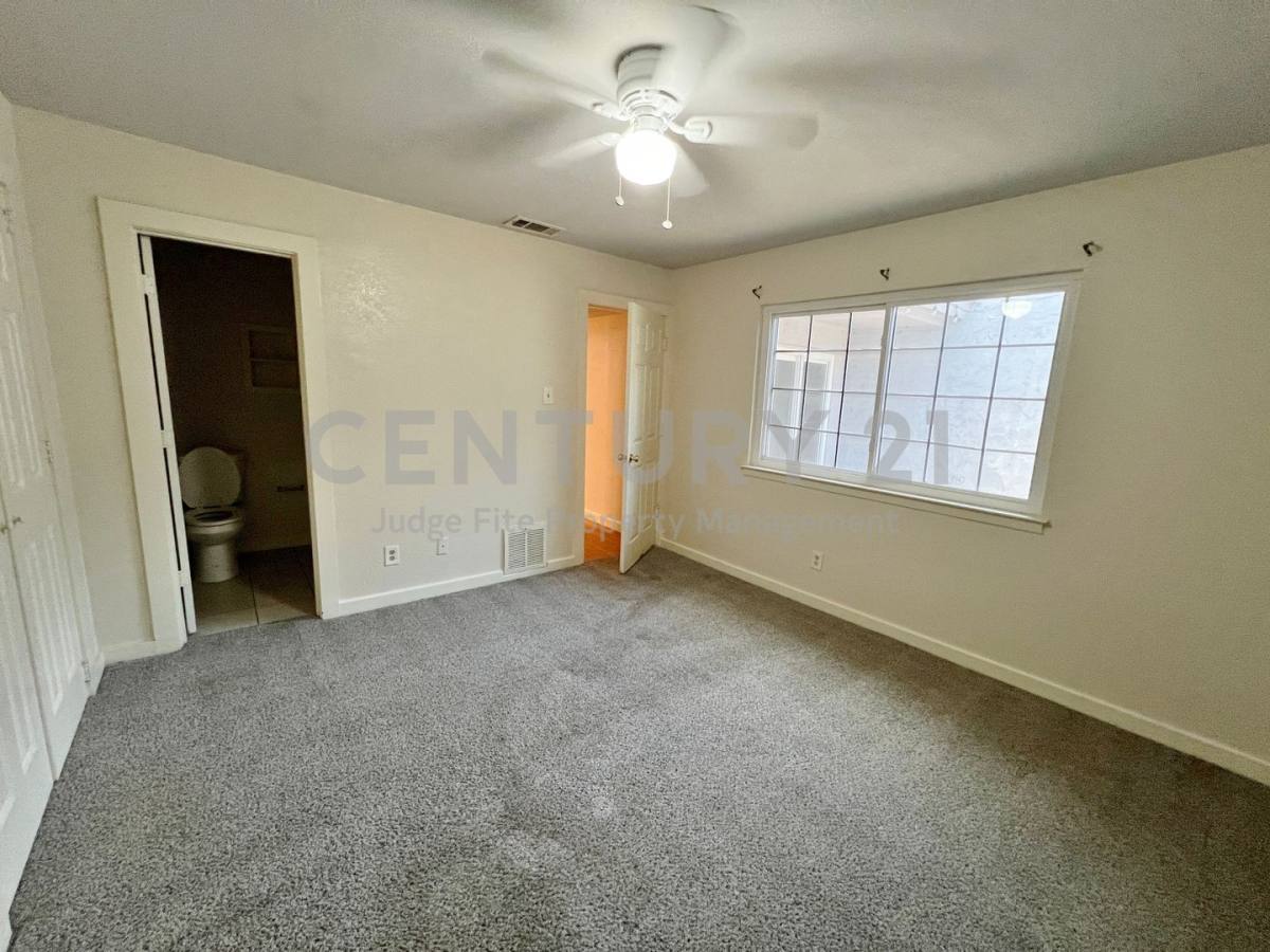 Townhouse for rent at 725 Cain St, Lake Dallas, TX 75065