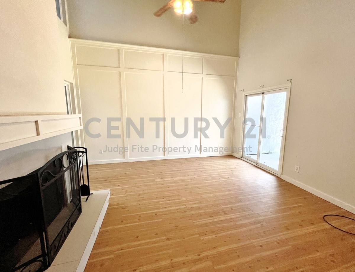 Townhouse for rent at 725 Cain St, Lake Dallas, TX 75065