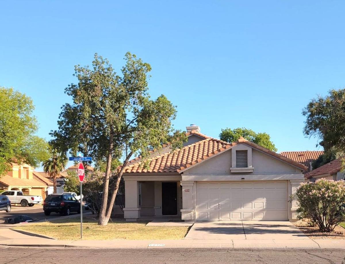 House for rent at 2325 E Lakecrest Dr, Gilbert, AZ 85234