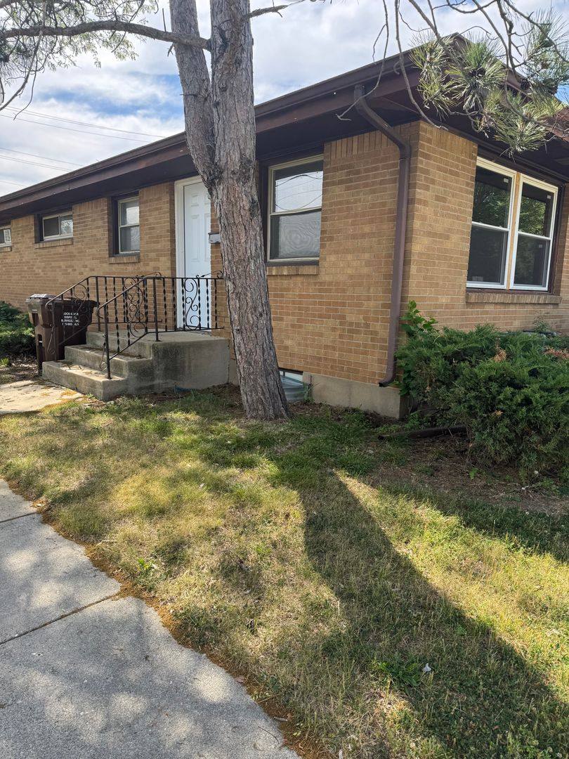 Apartment for rent at 2323 Douglas Ave, Rockford, IL 61103
