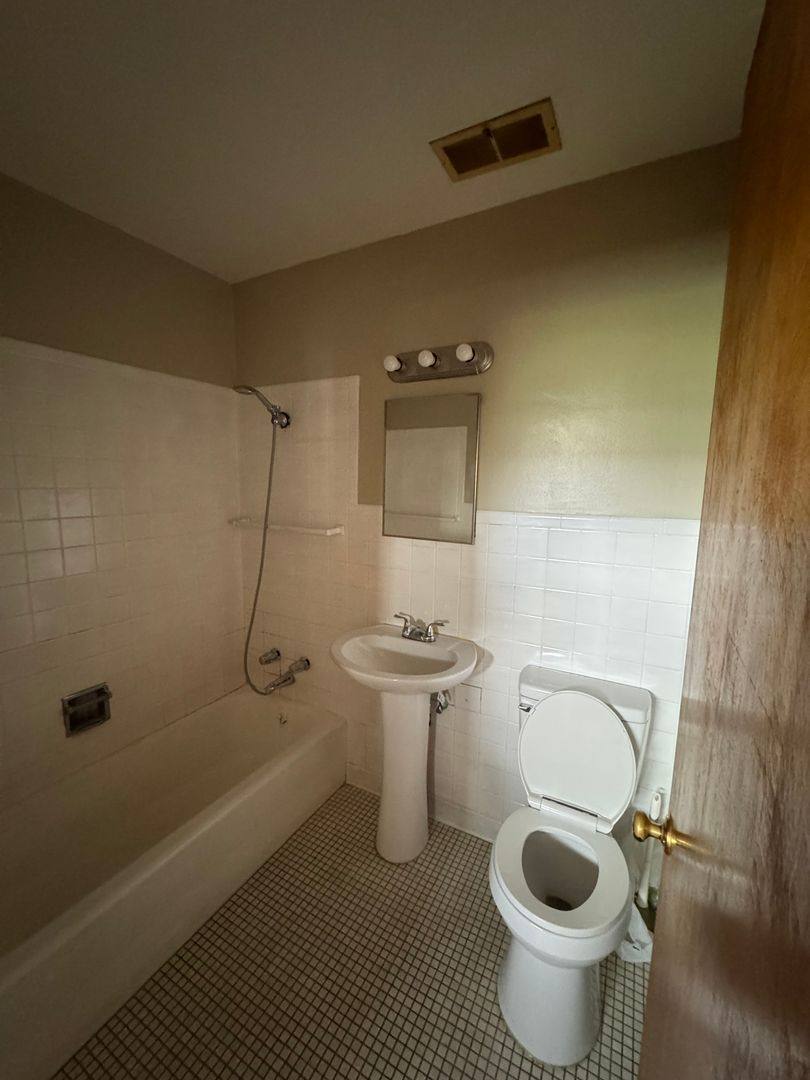 Apartment for rent at 2323 Douglas Ave, Rockford, IL 61103
