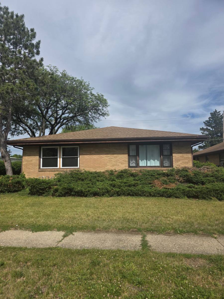 Apartment for rent at 2323 Douglas Ave, Rockford, IL 61103