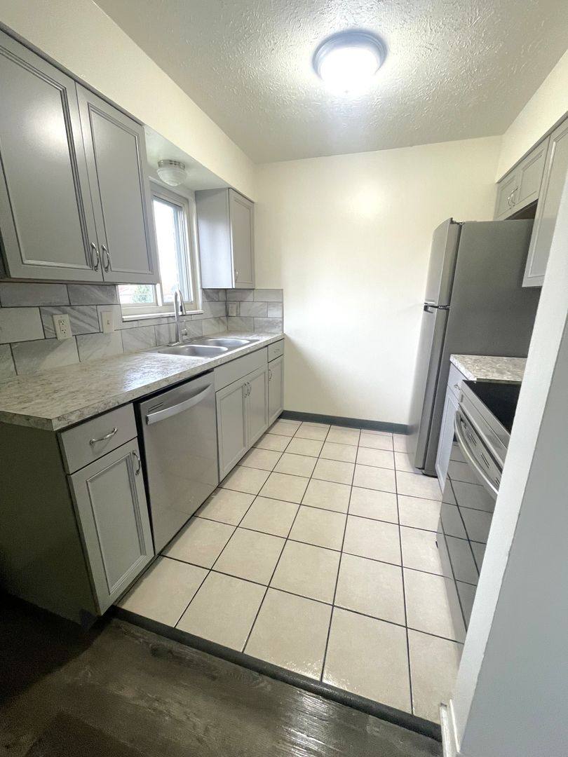Apartment for rent at 27 Carter Circle, Youngstown, OH 44512