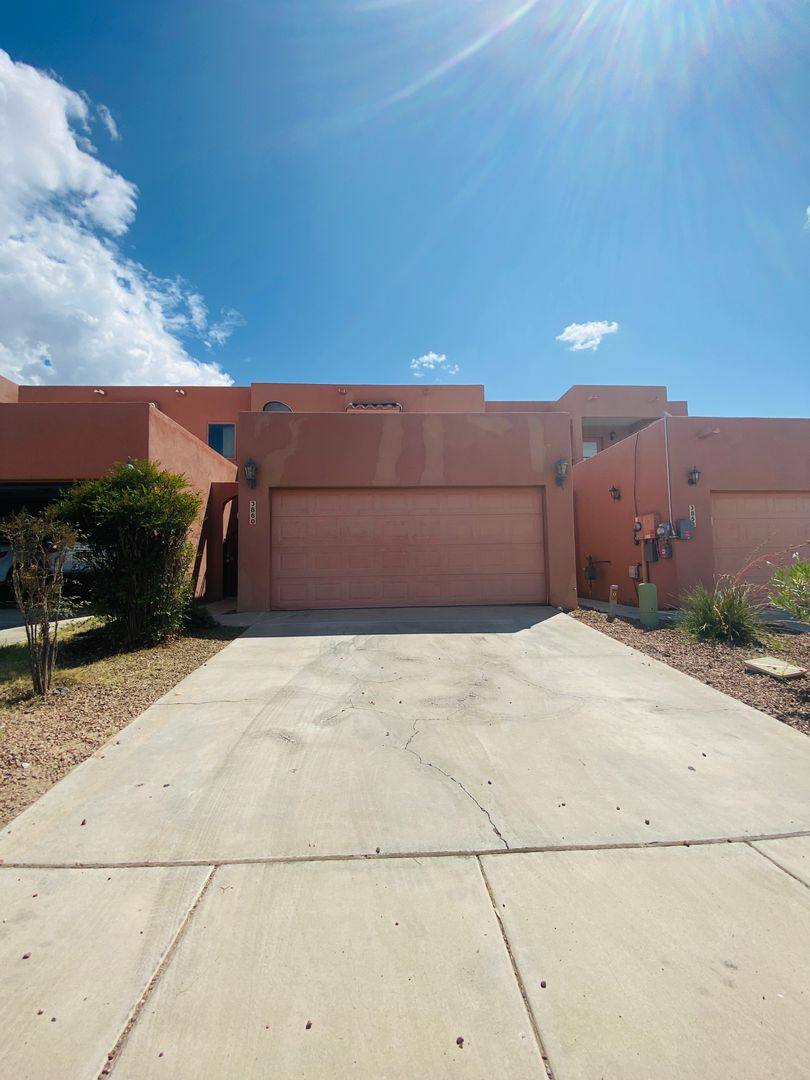 Townhouse for rent at 3860 Las Colinas Dr, Las Cruces, NM 88012