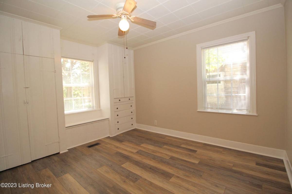 House for rent at 2421 Lindbergh Dr, Louisville, KY 40208