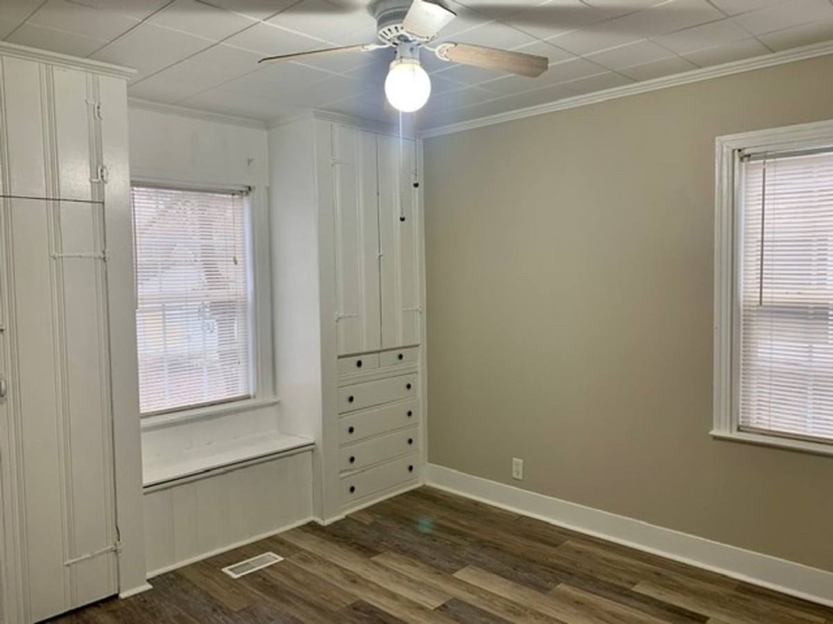 House for rent at 2421 Lindbergh Dr, Louisville, KY 40208