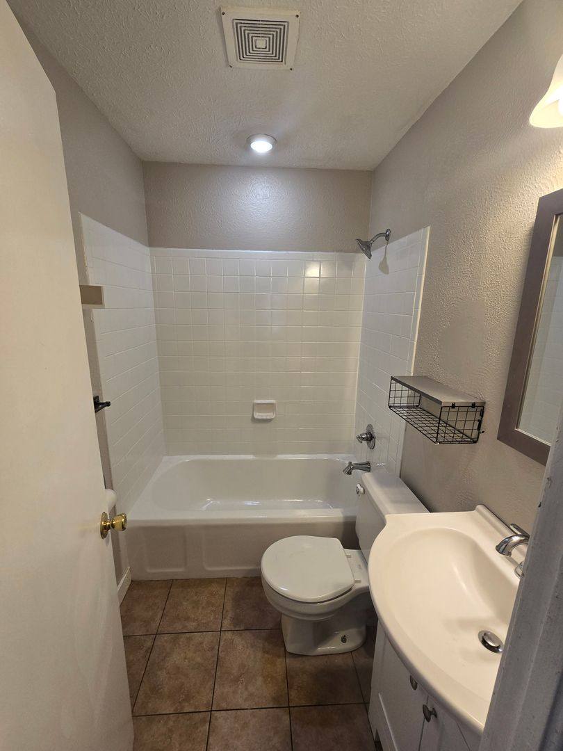 House for rent at 2421 Lindbergh Dr, Louisville, KY 40208