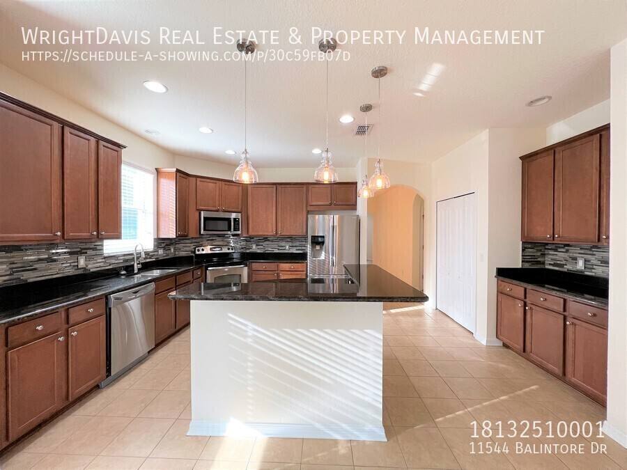 House for rent at 11544 Balintore Dr, Riverview, FL 33579