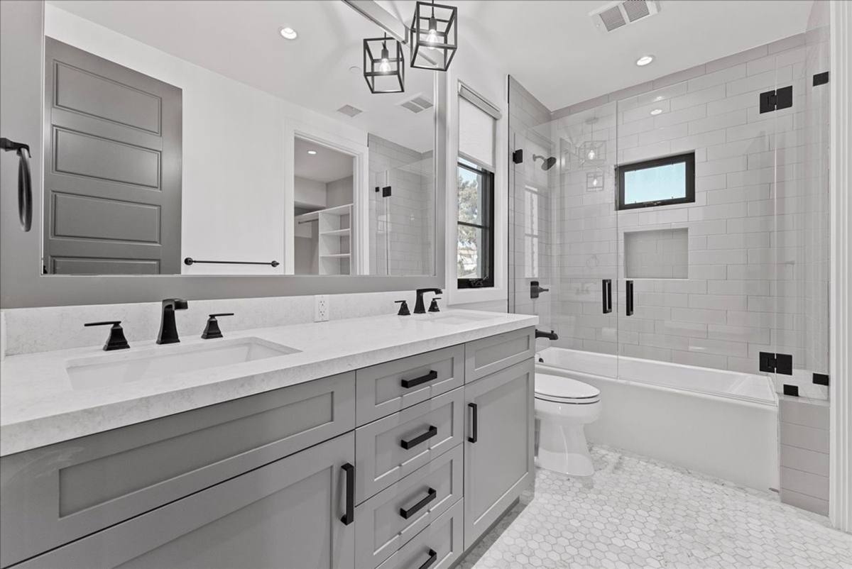 Townhouse for rent at 1348 S Burnside Ave #4, Los Angeles, CA 90019