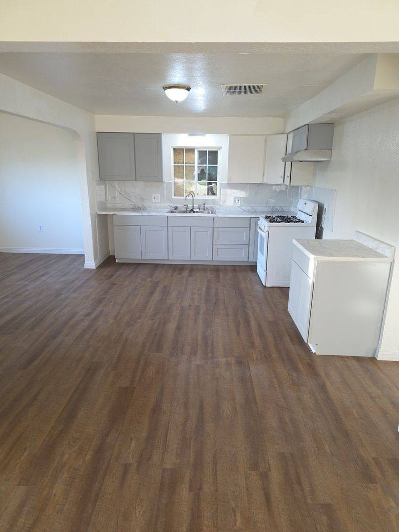 Townhouse for rent at 9217 Beech Ave, Fontana, CA 92335