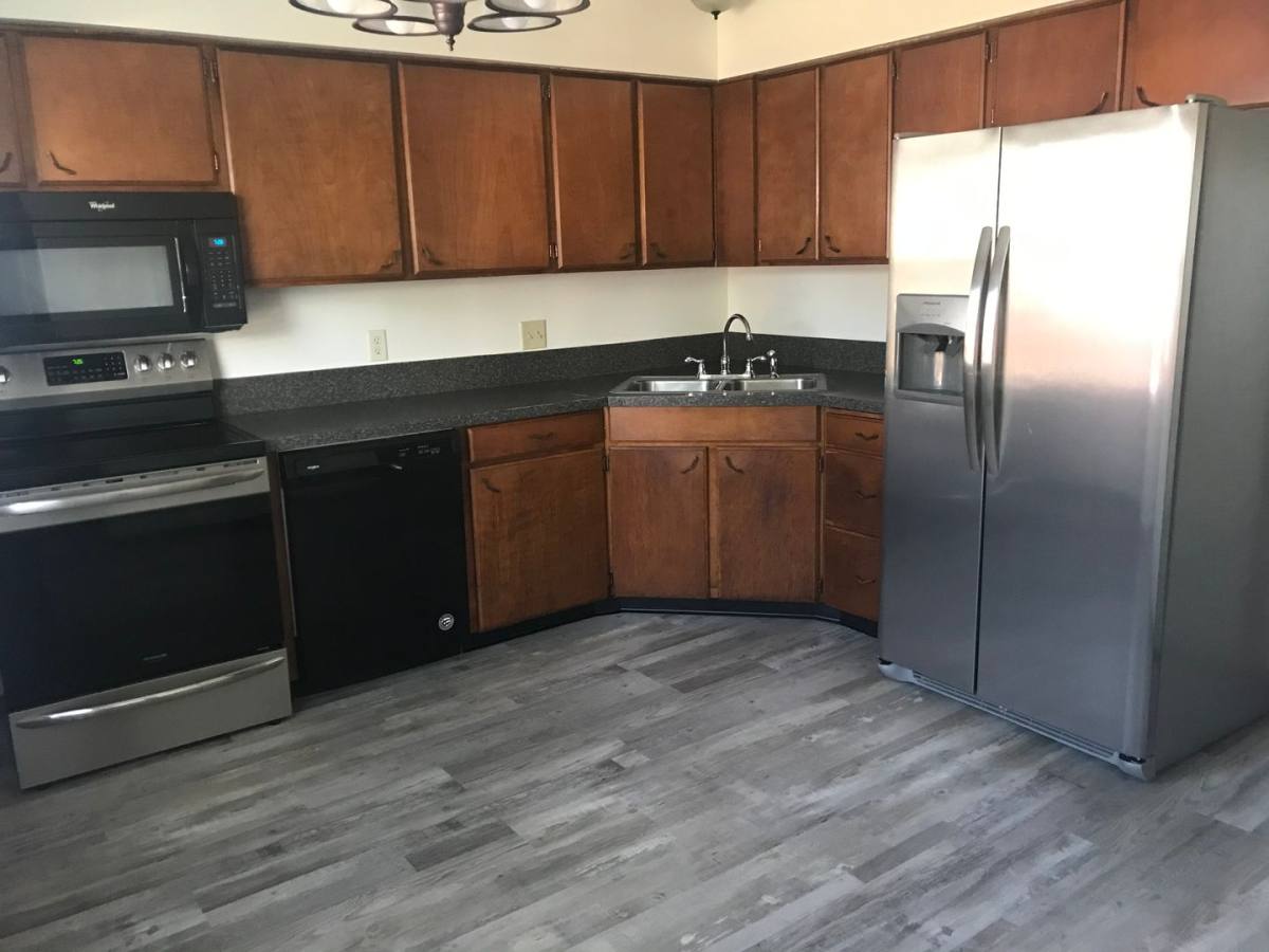 Townhouse for rent at 734 Fairwood Dr, Neenah, WI 54956