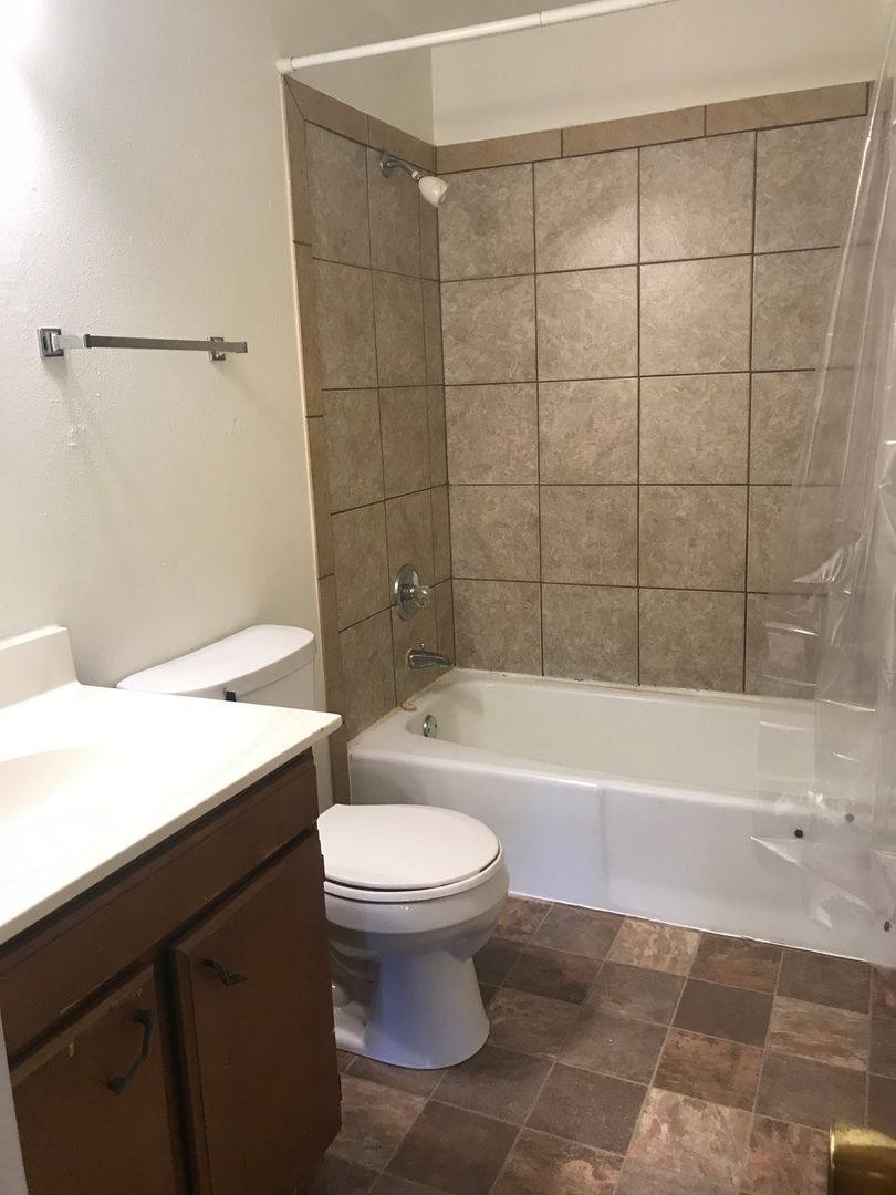 Townhouse for rent at 734 Fairwood Dr, Neenah, WI 54956