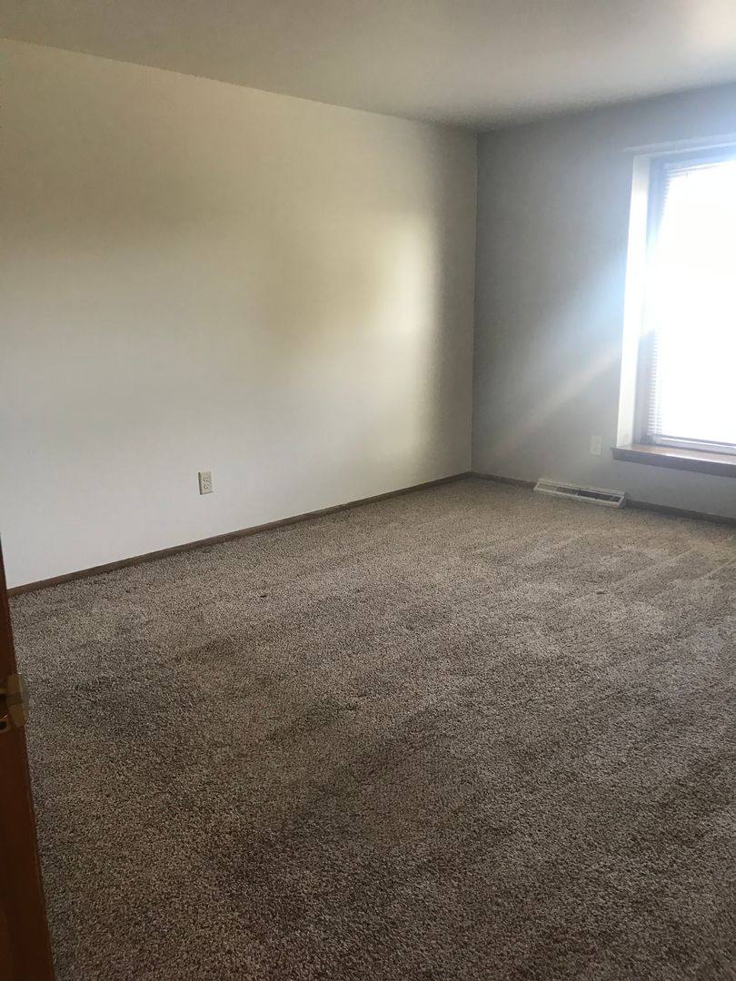 Townhouse for rent at 734 Fairwood Dr, Neenah, WI 54956