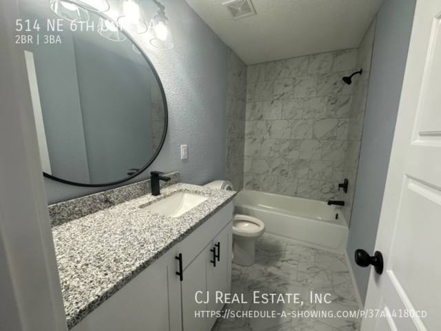 Townhouse for rent at 514 NE 6th #A, Blue Springs, MO 64014