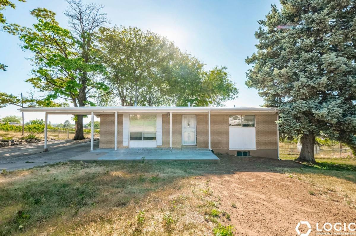 House for rent at 4247 S 2450 W, Roy, UT 84067