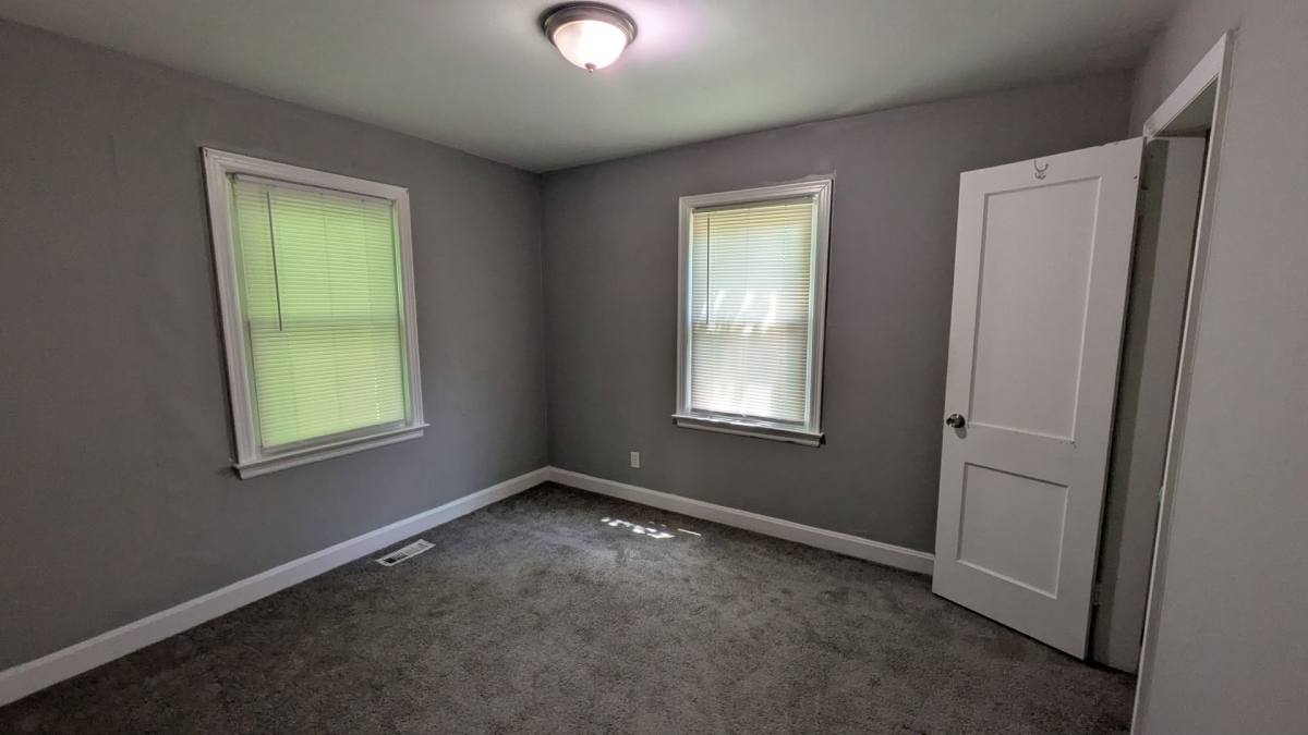 House for rent at 3213 S Ash Ave, Independence, MO 64052