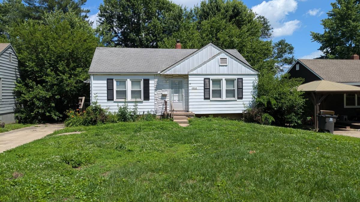 House for rent at 3213 S Ash Ave, Independence, MO 64052