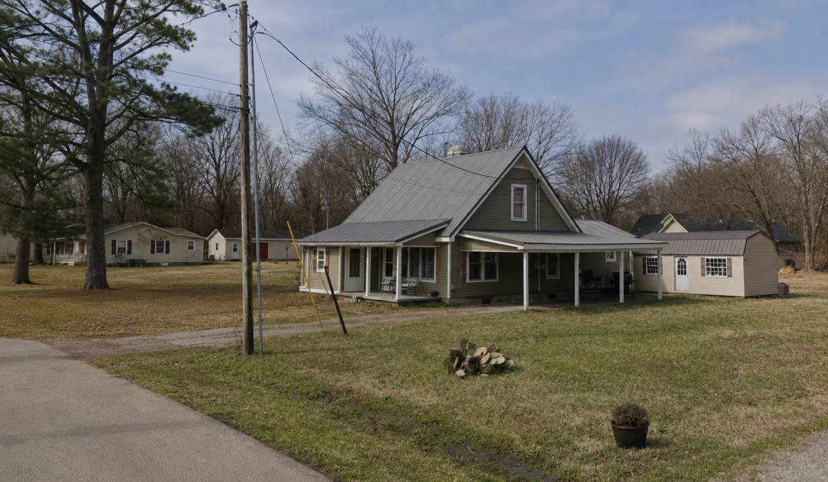 House for rent at 402 N 2nd St, Guthrie, KY 42234