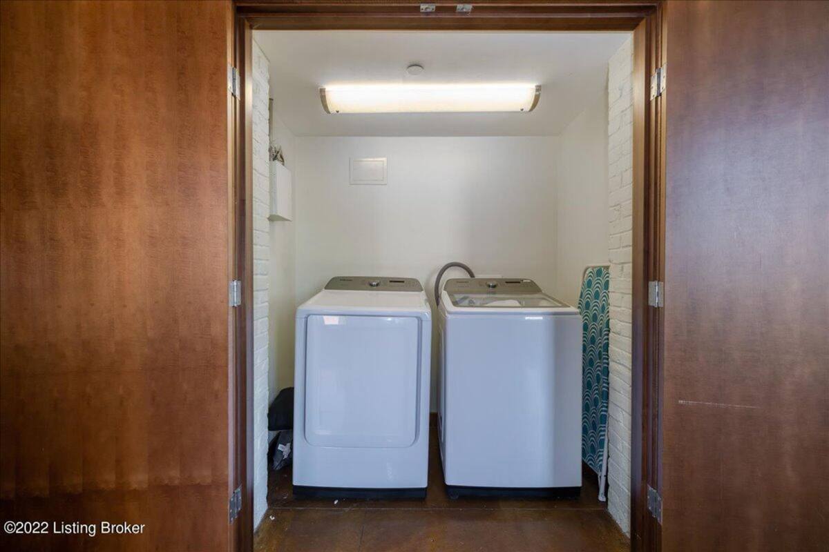 Apartment for rent at 309 E Market St, Louisville, KY 40202