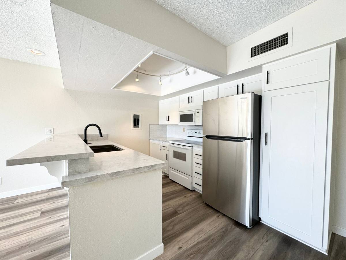 Condo for rent at 1655 E Palm Canyon Dr #408, Palm Springs, CA 92264