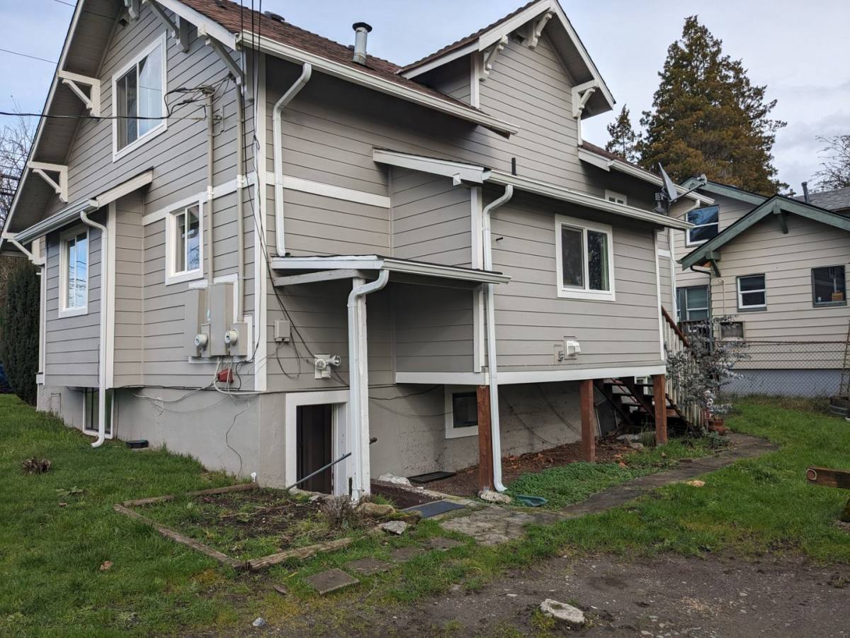 Apartment for rent at 1110 S 25th St, Tacoma, WA 98405