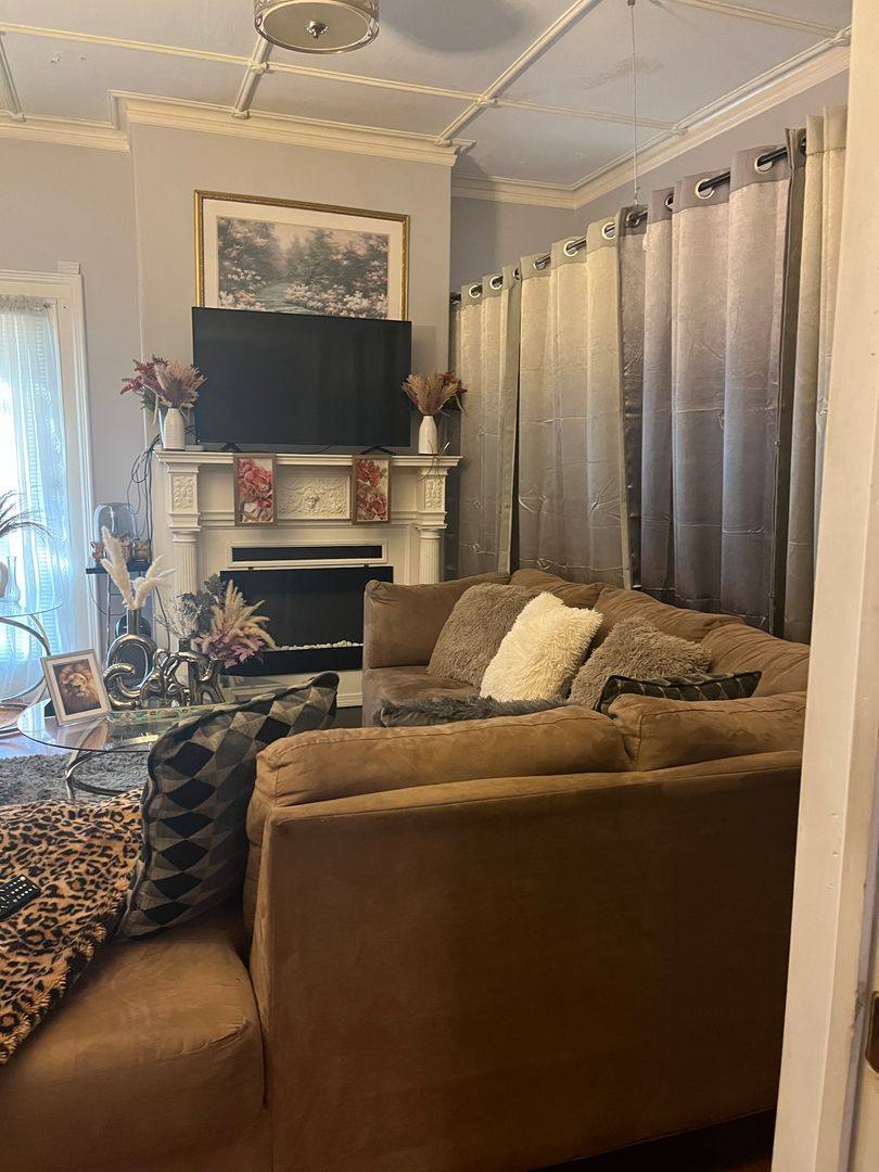 Apartment for rent at 15 Ward St, Hartford, CT 06106