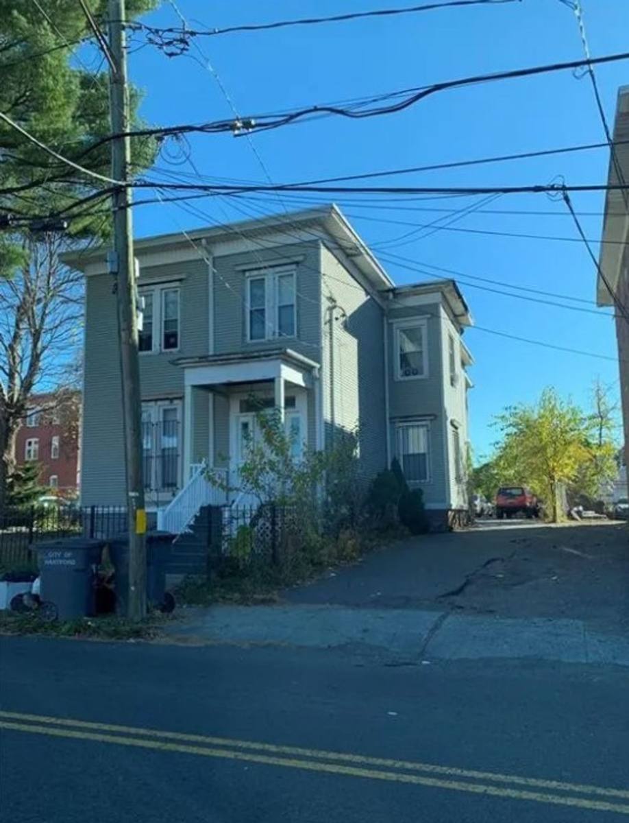 Apartment for rent at 15 Ward St, Hartford, CT 06106