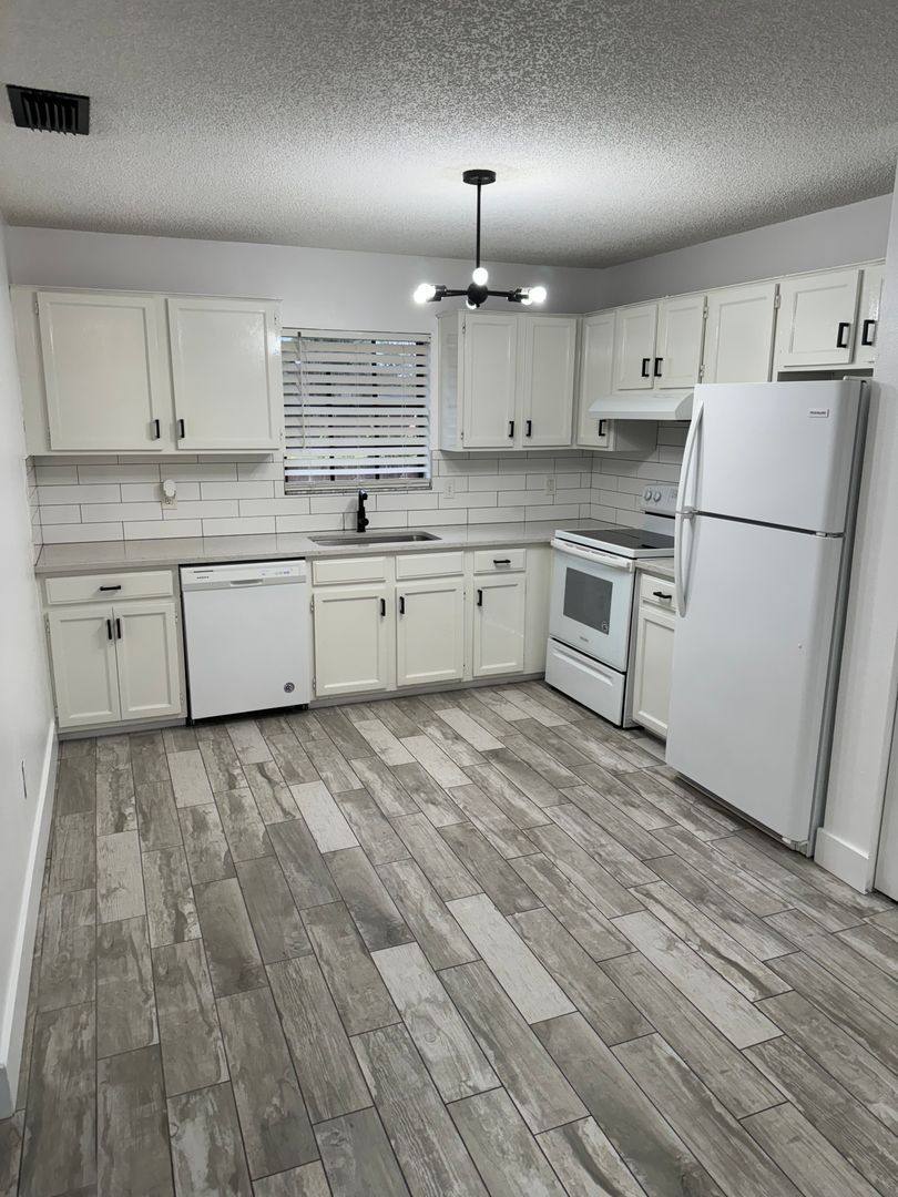 Apartment for rent at 4900 Dover Circle, Orlando, FL 32807