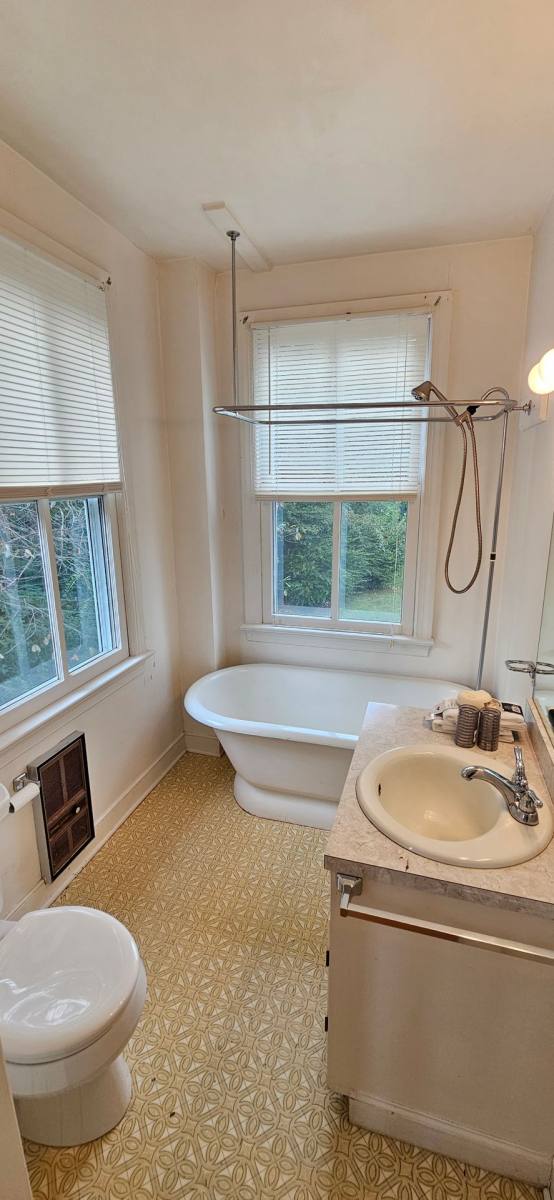Apartment for rent at 415 Prince St, Tappahannock, VA 22560