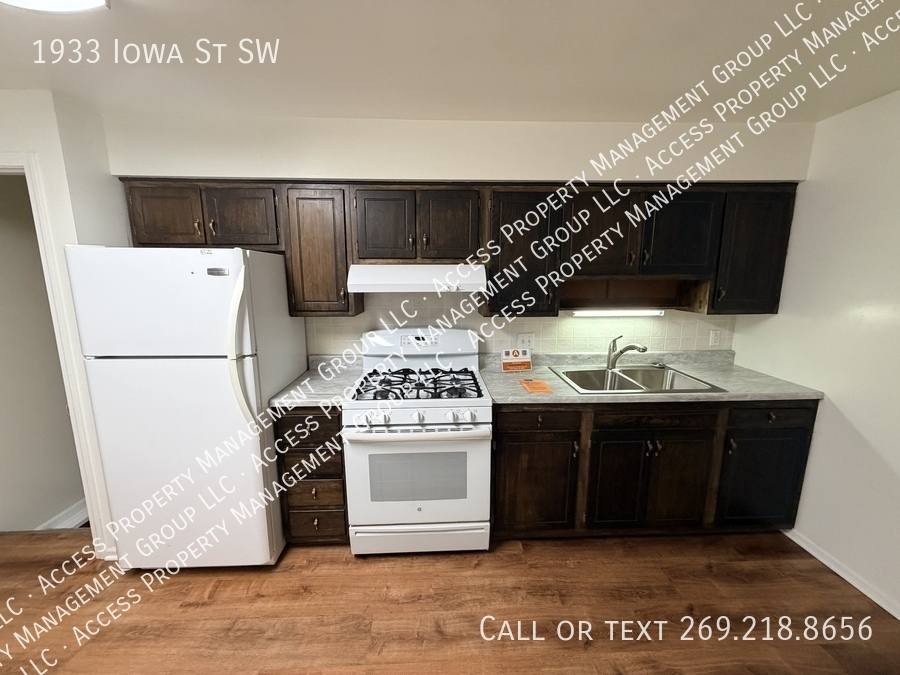 House for rent at 1933 Iowa St SW, Wyoming, MI 49519